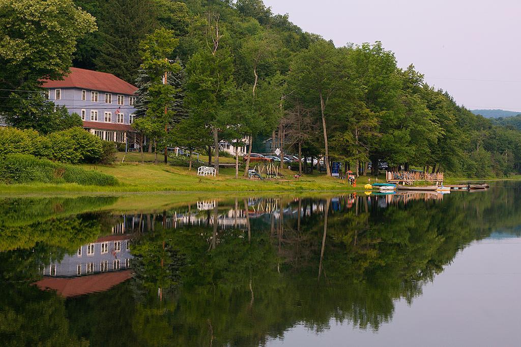 Inn At Starlight Lake & Restaurant Buitenkant foto
